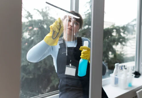 Nettoyage de vitres intérieures et extérieures à Aumont